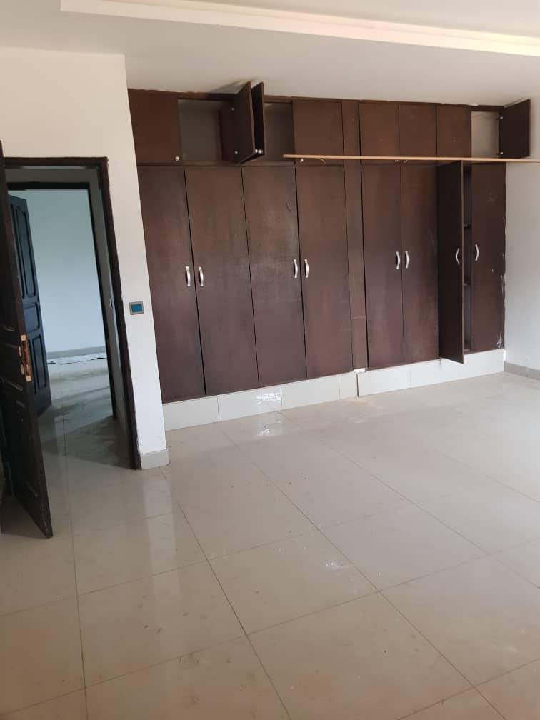 Location d'un Appartement de 4 pièce(s) à 450.000 FCFA : Abidjan-Cocody-Riviera (Faya)