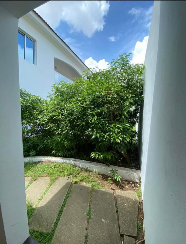 Vente d'une Maison / Villa de 7 pièce(s) à 800.000.000 FCFA : Abidjan-Cocody-Riviera (Rivera 4)