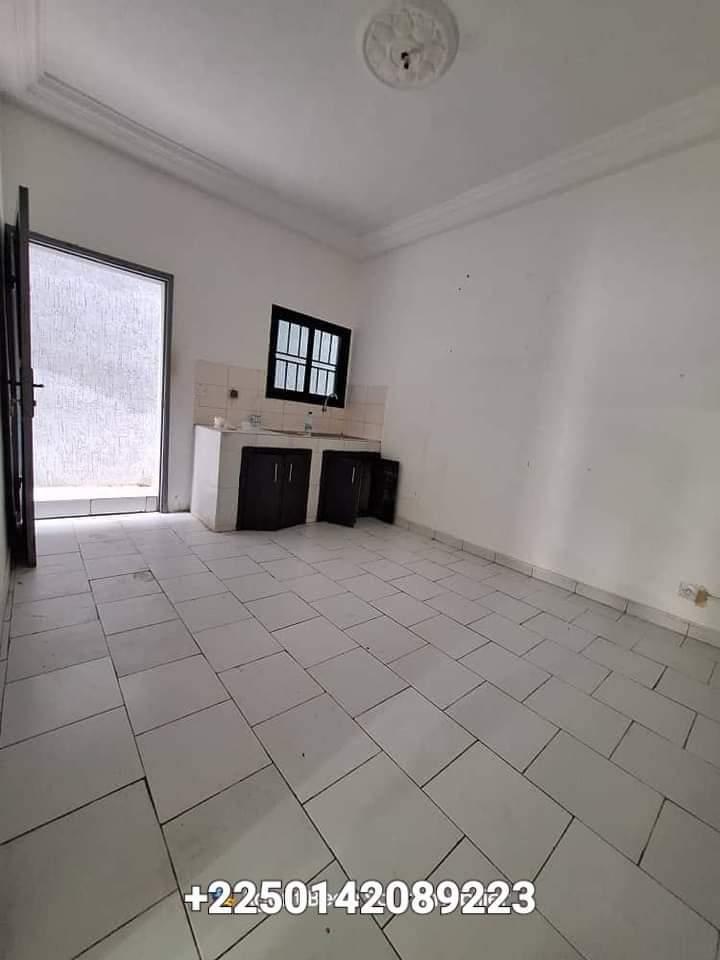 Vente d'une Maison / Villa de 4 pièce(s) à 45.000.000 FCFA : Abidjan-Bingerville (Akandjer )