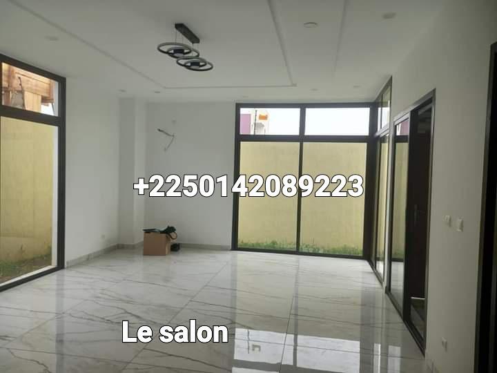 Vente d'une Maison / Villa de 6 pièce(s) à 160.000.000 FCFA : Abidjan-Cocody-Angré (Angré nouveau chu )