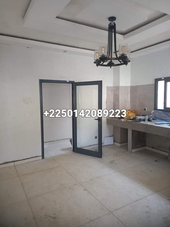 Vente d'une Maison / Villa de 8 pièce(s) à 400.000.000 FCFA : Abidjan-Cocody-Angré (Angré nouveau chu )