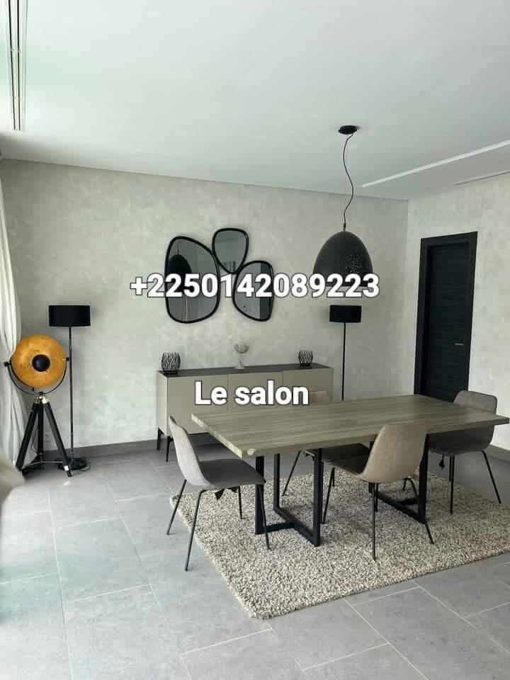 Vente d'une Maison / Villa de 5 pièce(s) à 280.000.000 FCFA : Bingerville-Bingerville (Feh kesser )