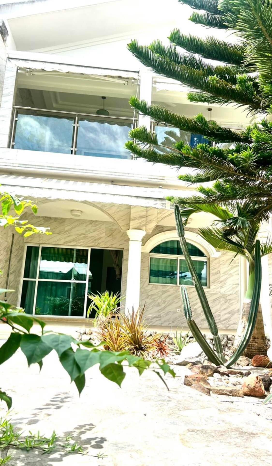 Vente d'une Maison / Villa de 6 pièce(s) à 500.000.000 FCFA : Abidjan-Cocody-Riviera (Rivera 4)