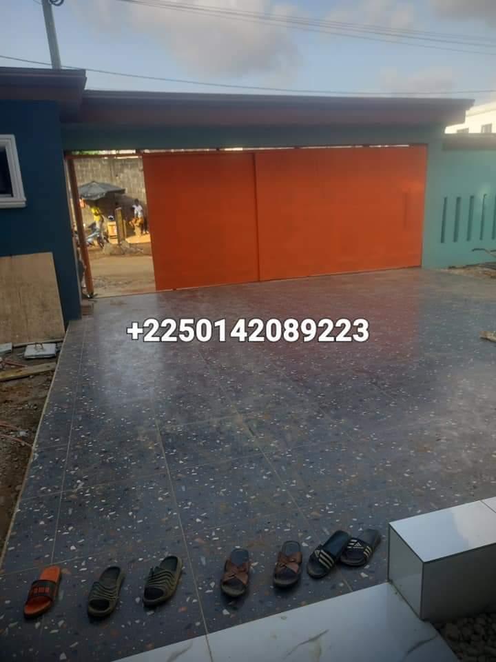 Vente d'une Maison / Villa de 7 pièce(s) à 450.000.000 FCFA : Abidjan-Cocody-Angré (Angré 8 ème tranche )