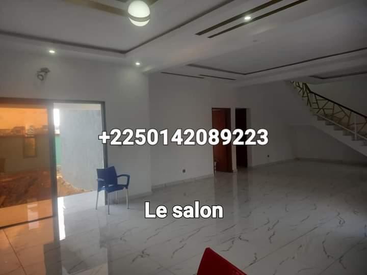 Vente d'une Maison / Villa de 7 pièce(s) à 450.000.000 FCFA : Abidjan-Cocody-Angré (Angré 8 ème tranche )