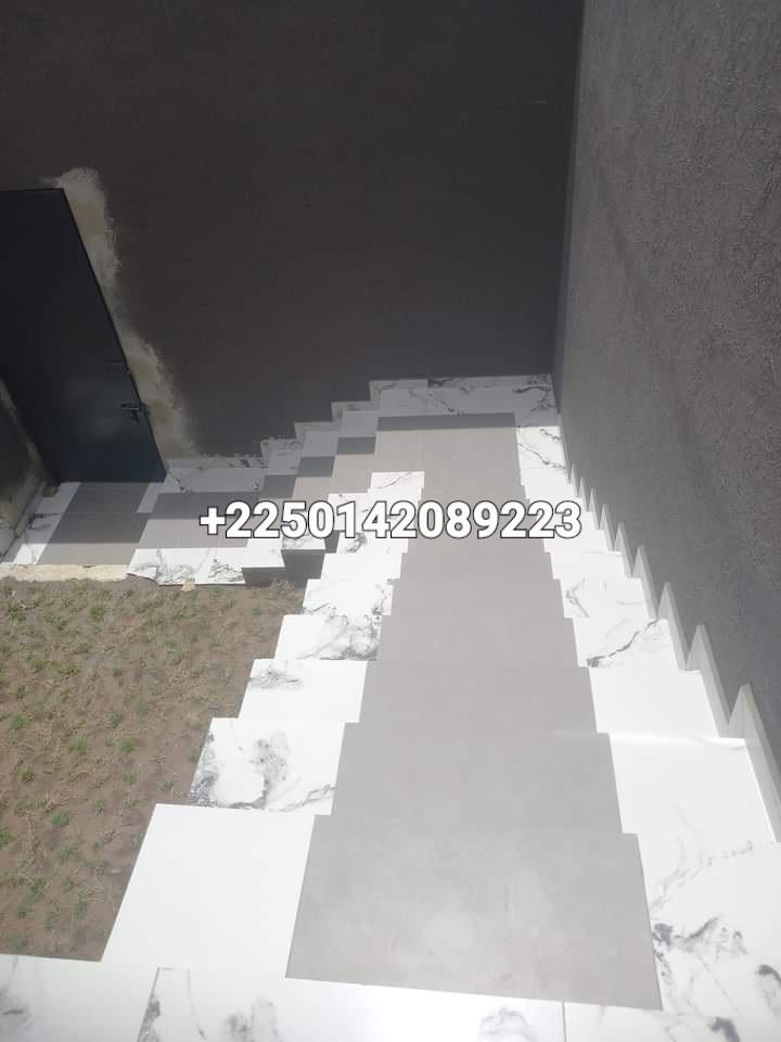 Vente d'une Maison / Villa de 7 pièce(s) à 200.000.000 FCFA : Abidjan-Cocody-Angré (Angré nouveau chu )