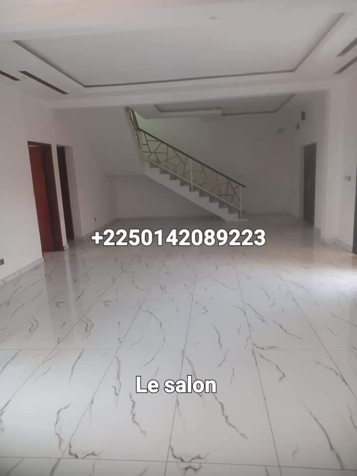 Vente d'une Maison / Villa de 7 pièce(s) à 450.000.000 FCFA : Abidjan-Cocody-Angré (Angré 8 ème tranche tranche tranche )