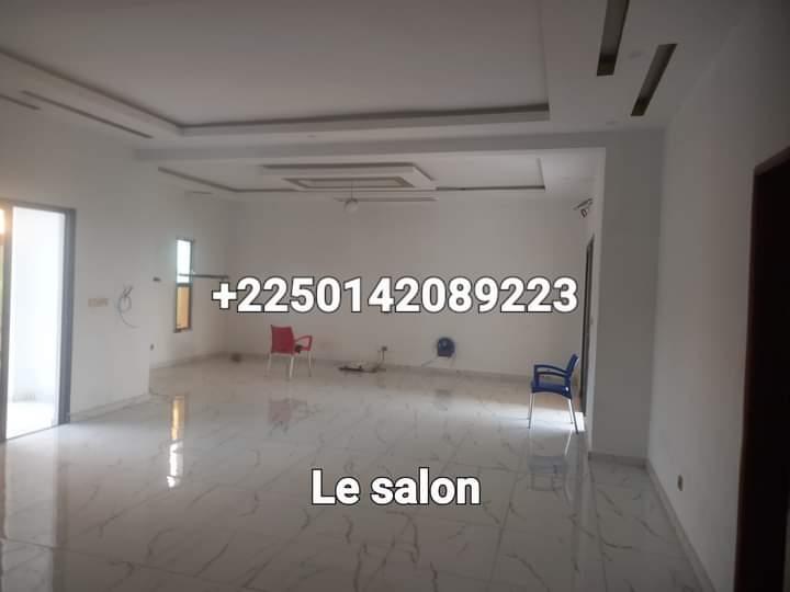 Vente d'une Maison / Villa de 7 pièce(s) à 450.000.000 FCFA : Abidjan-Cocody-Angré (Angré 8 ème tranche tranche tranche )