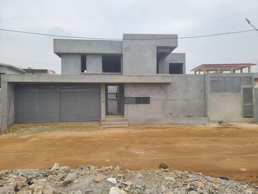 Vente d'une Maison / Villa de 5 pièce(s) à 450.000.000 FCFA : Abidjan-Cocody-Angré (Angre Djrogobite )