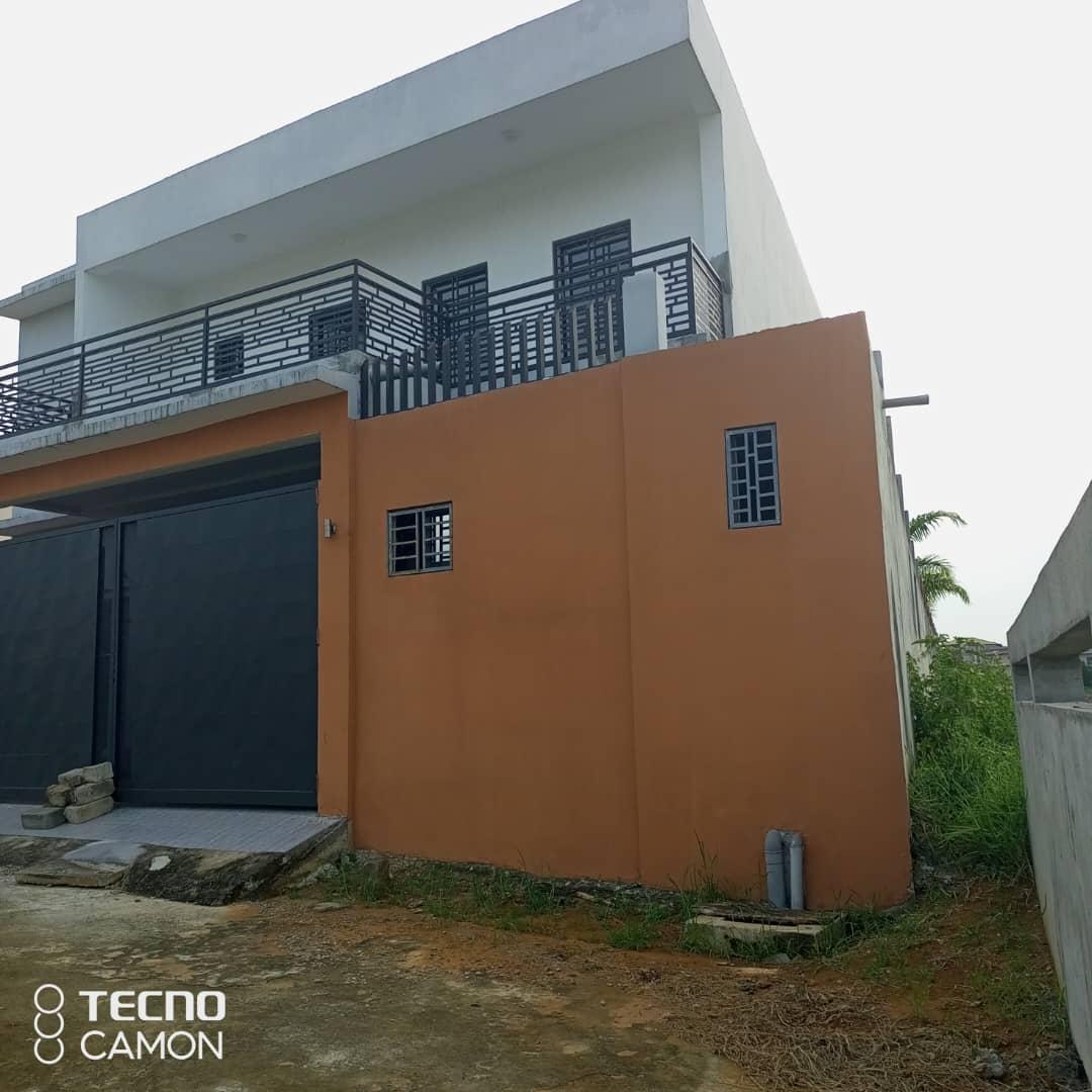 Vente d'une Maison / Villa de 5 pièce(s) à 190.000.000 FCFA : Abidjan-Cocody-Riviera (Cocody abatta )