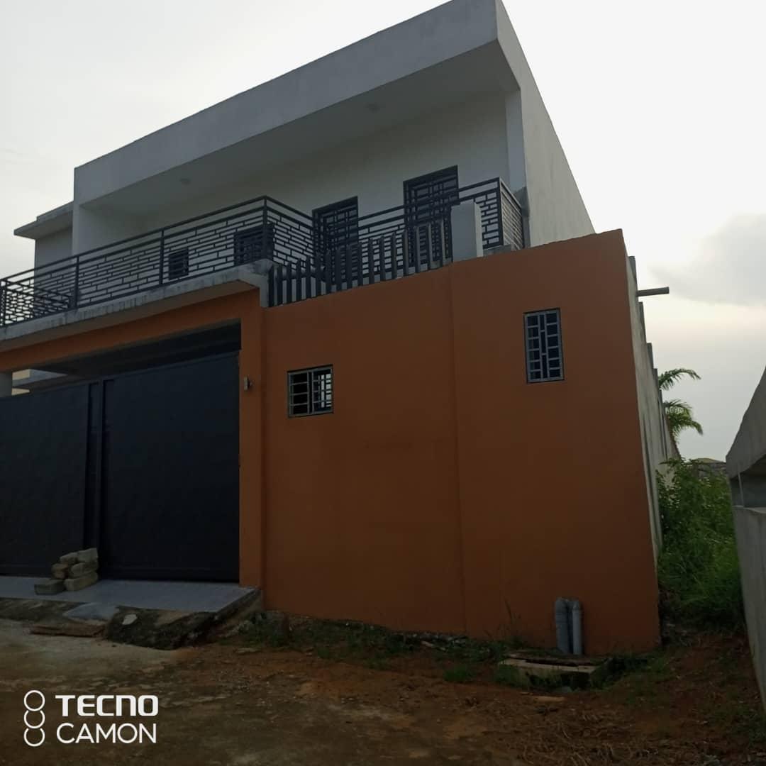 Vente d'une Maison / Villa de 5 pièce(s) à 190.000.000 FCFA : Abidjan-Cocody-Riviera (Cocody abatta )