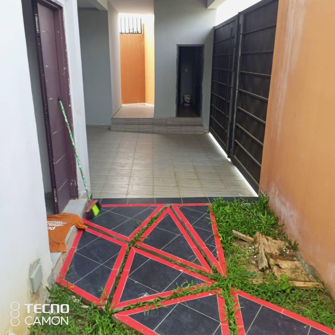 Vente d'une Maison / Villa de 5 pièce(s) à 190.000.000 FCFA : Abidjan-Cocody-Riviera (Cocody abatta )