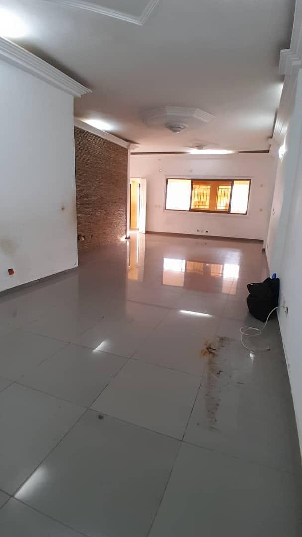 Location d'une Maison / Villa de 4 pièce(s) à 400.000 FCFA : Abidjan-Cocody-Riviera (RIVIERA FAYA PLAYCE)