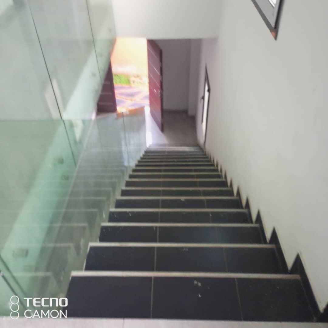 Vente d'une Maison / Villa de 5 pièce(s) à 190.000.000 FCFA : Abidjan-Cocody-Riviera (Abatta )