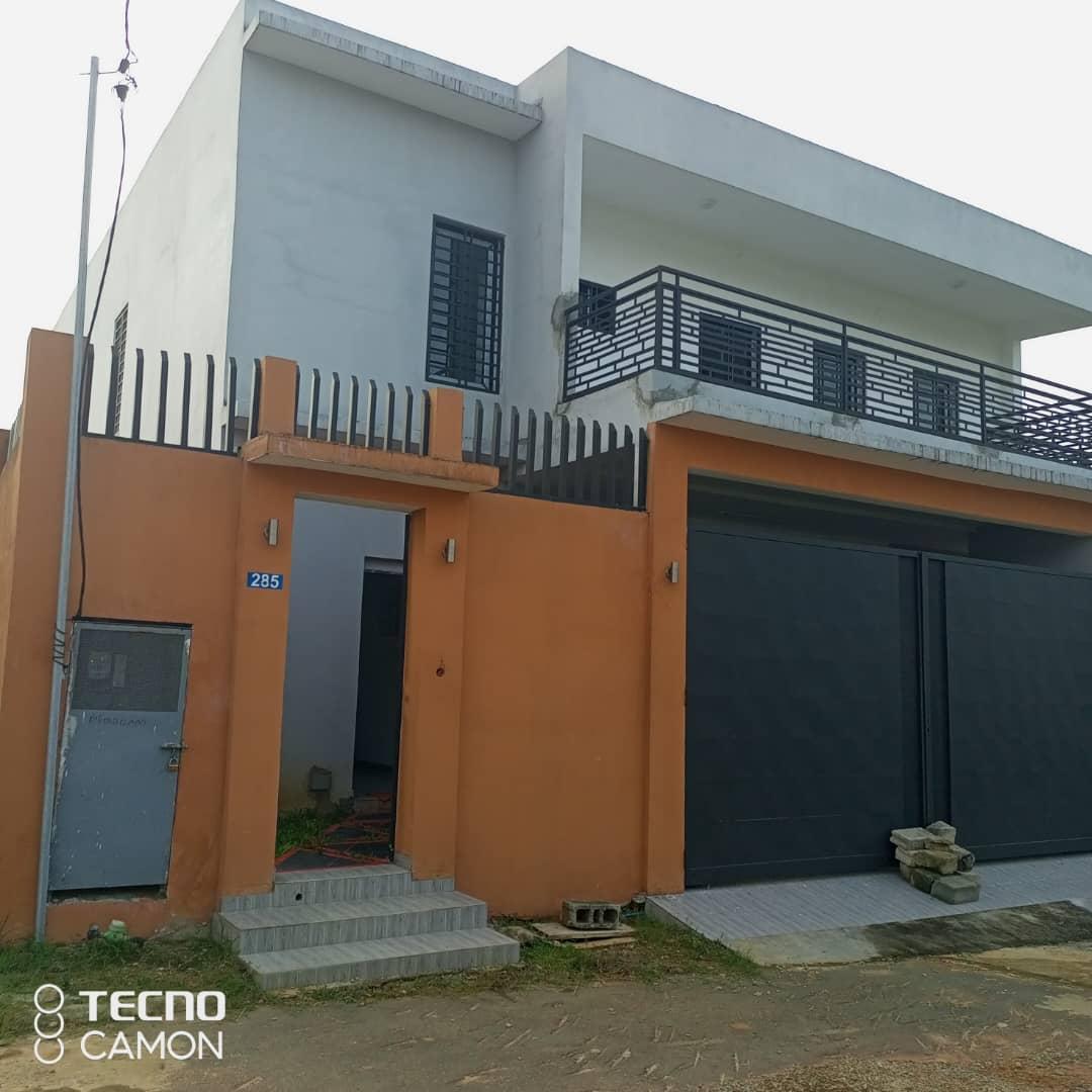 Vente d'une Maison / Villa de 5 pièce(s) à 190.000.000 FCFA : Abidjan-Cocody-Riviera (Abatta )