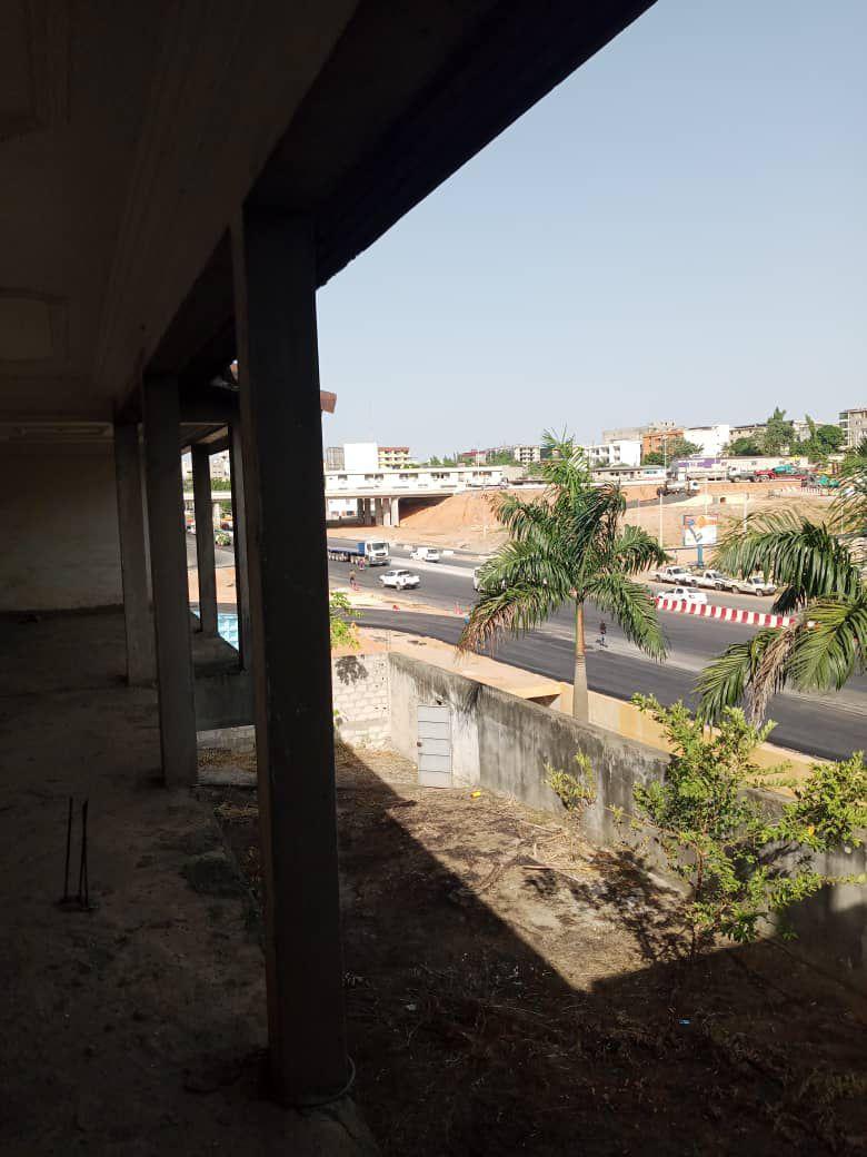 Vente d'un Terrain à 3.500.000.000 FCFA  : Abidjan-Cocody-Riviera (Rivera 3 Y4 )