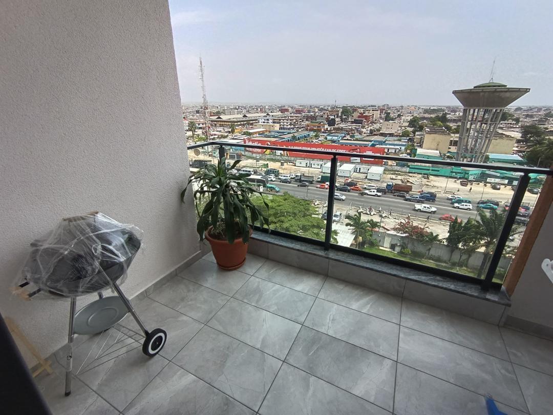 Vente d'un Appartement de 4 pièce(s) à 220.000.000 FCFA : Abidjan-Marcory (Zone 4c au grand carrefour de koumassi derrière Sotra tennis academy { non loin de collège Descartes, l'université groupe LOKO, Casino de grand carrefour de koumassi, Kayser, Petit café})