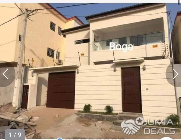 Vente d'une Maison / Villa de 4 pièce(s) à 45.000.000 FCFA : Bingerville-Bingerville (Akandjer )