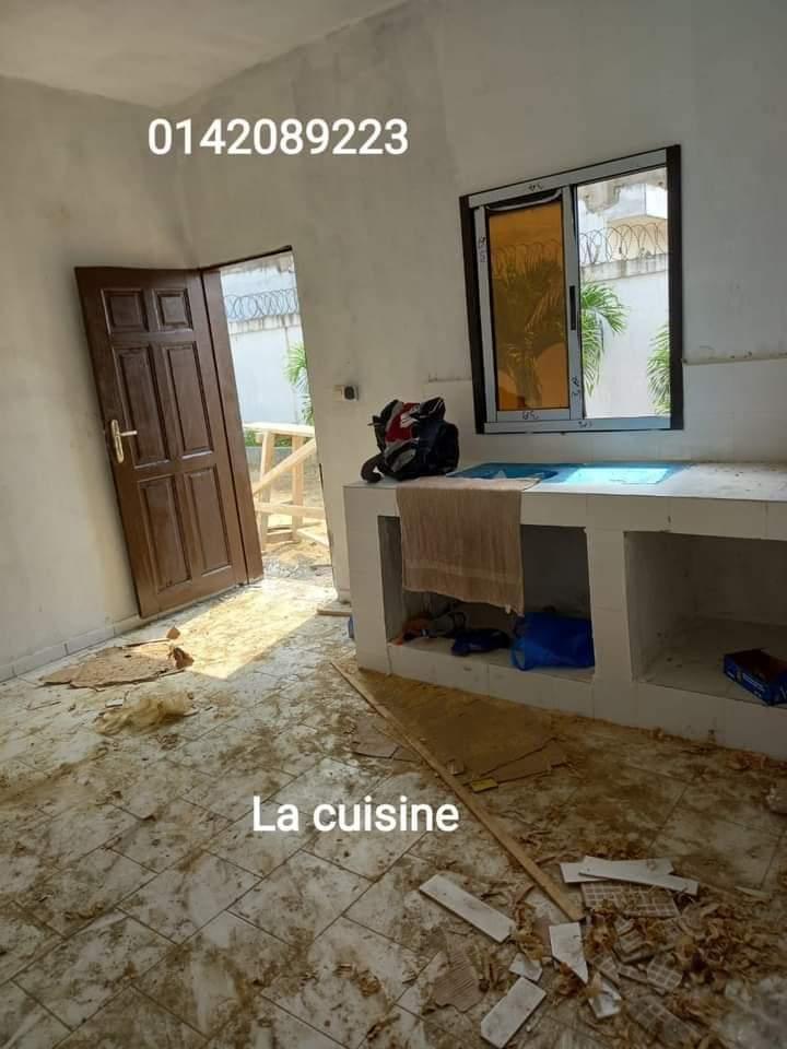 Vente d'une Maison / Villa de 4 pièce(s) à 45.000.000 FCFA : Bingerville-Bingerville (Akandjer )