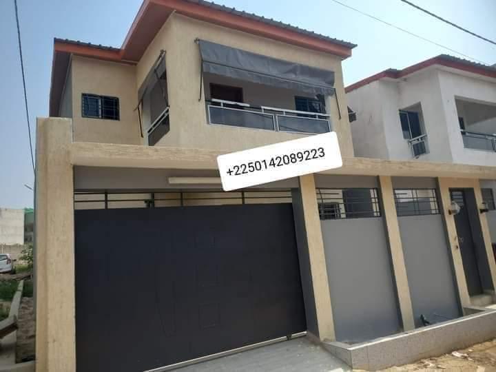 Vente d'une Maison / Villa de 4 pièce(s) à 45.000.000 FCFA : Bingerville-Bingerville (Akandjer )