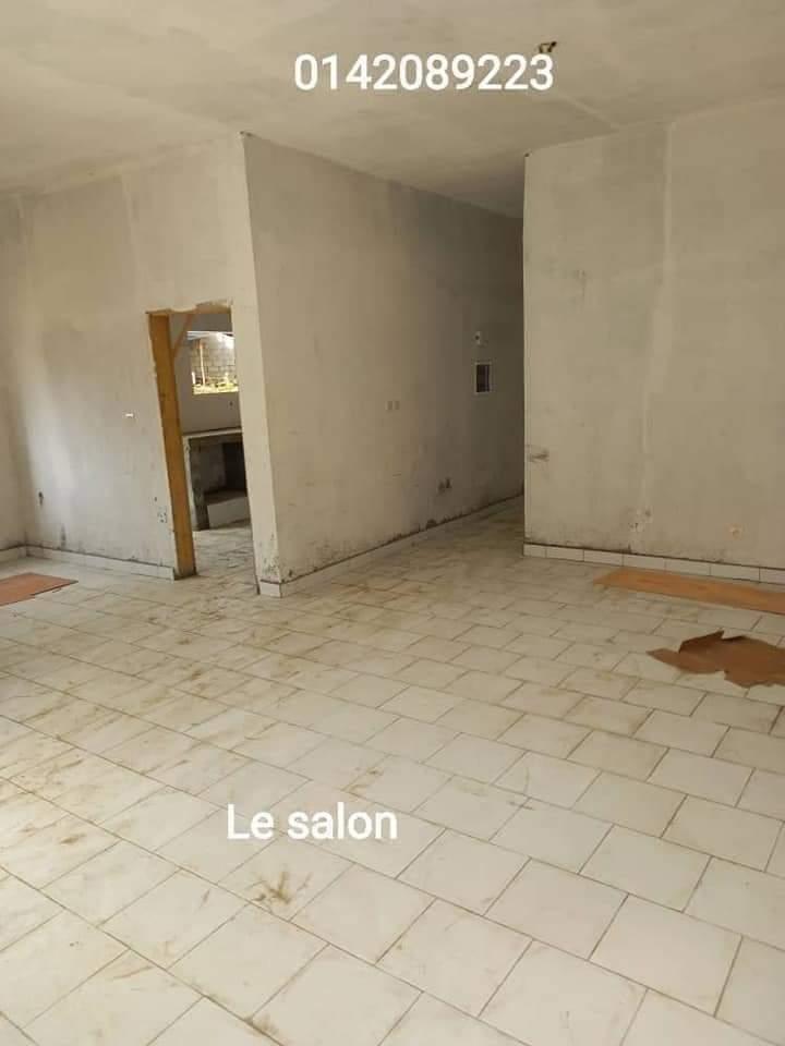 Vente d'une Maison / Villa de 4 pièce(s) à 45.000.000 FCFA : Bingerville-Bingerville (Akandjer )