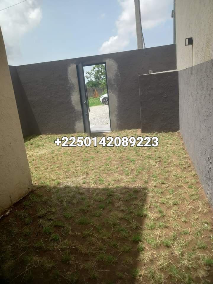 Vente d'une Maison / Villa de 7 pièce(s) à 200.000.000 FCFA : Abidjan-Cocody-Angré (Angré nouveau chu )