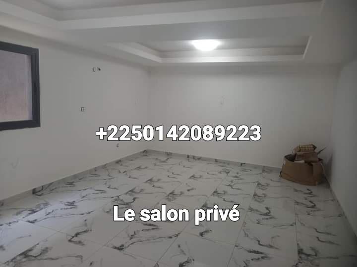 Vente d'une Maison / Villa de 7 pièce(s) à 200.000.000 FCFA : Abidjan-Cocody-Angré (Angré nouveau chu )