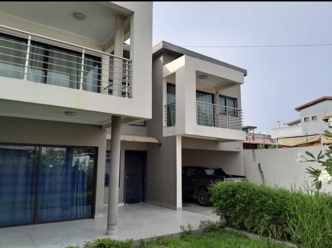 Vente d'une Maison / Villa : Abidjan-Cocody-Riviera ()