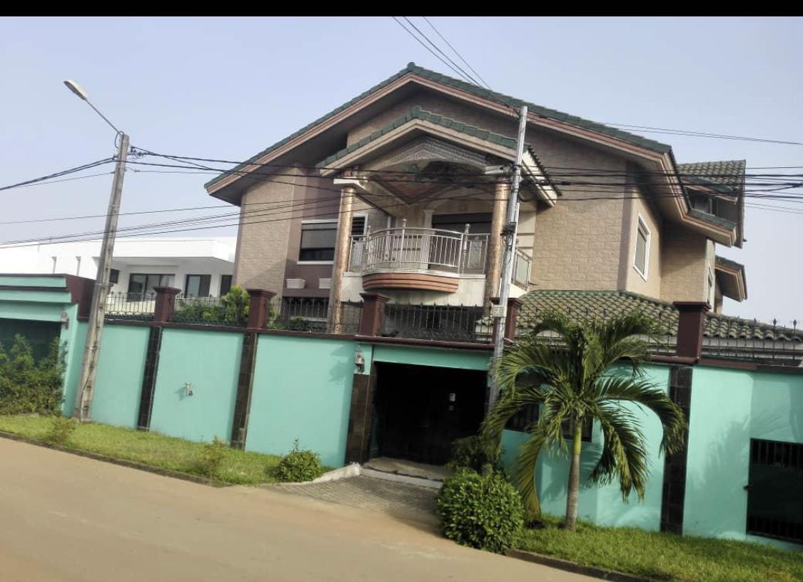 Vente d'une Maison / Villa de 17 pièce(s) à 1.500.000.000 FCFA : Abidjan-Cocody-Riviera (golf 1 )