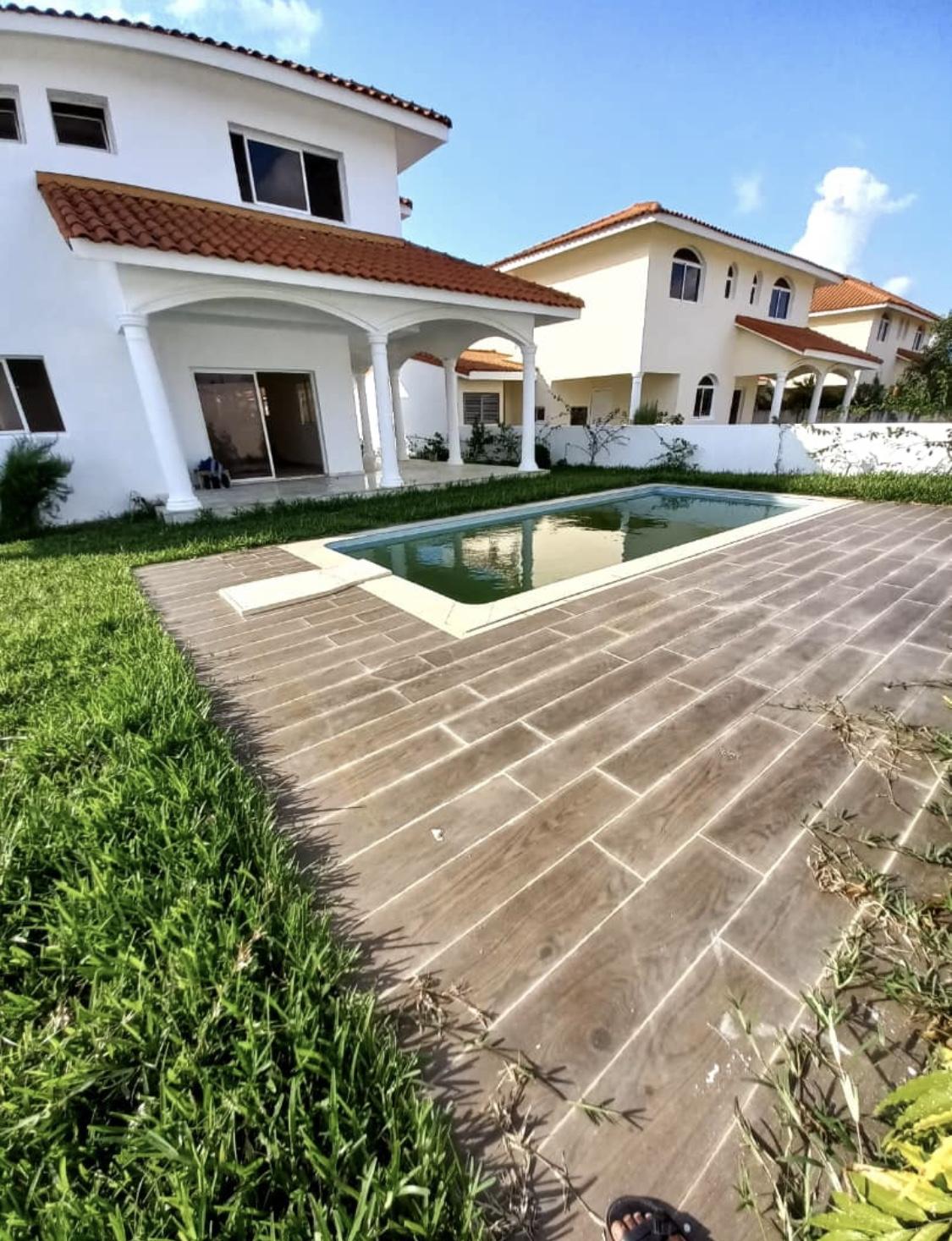 Vente d'une Maison / Villa de 6 pièce(s) à 550.000.000 FCFA : Abidjan-Cocody-Riviera (Abatta cite carmelia )