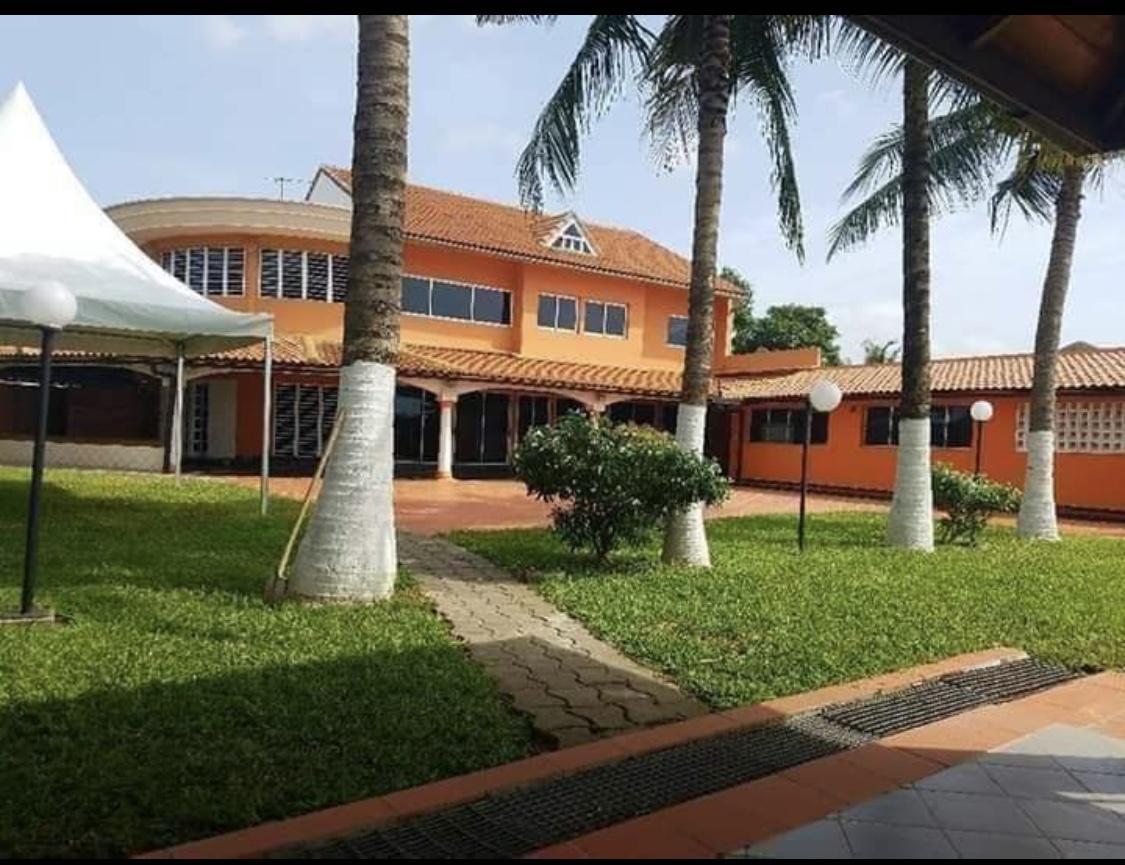 Vente d'une Maison / Villa de 8 pièce(s) à 950.000.000 FCFA : Abidjan-Koumassi (Koummassi )