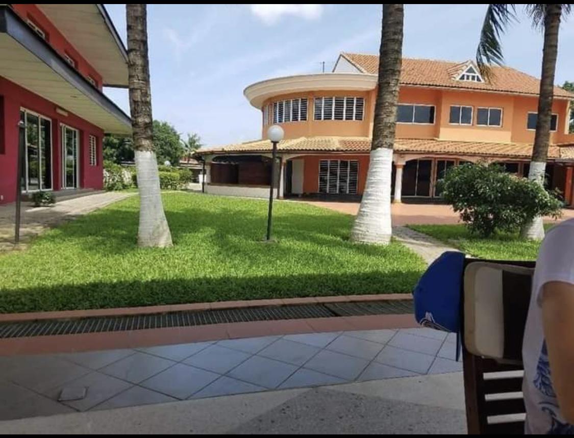 Vente d'une Maison / Villa de 8 pièce(s) à 950.000.000 FCFA : Abidjan-Koumassi (Koummassi )