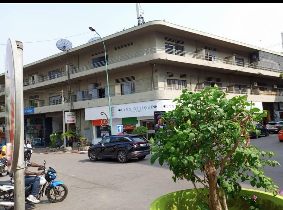 Vente d'un Atelier / Magasin à 1.200.000.000 FCFA  : Abidjan-Plateau (Plateau )