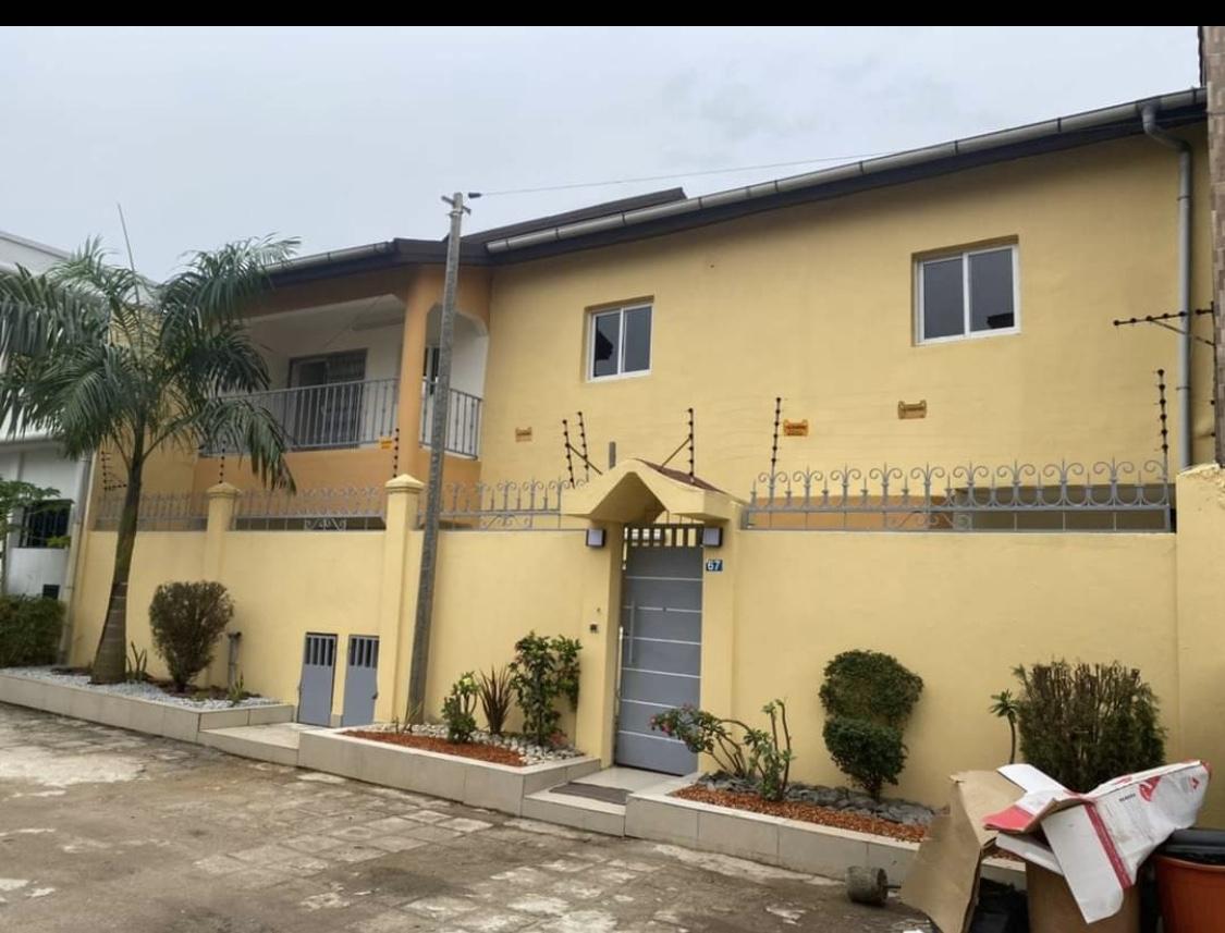 Vente d'une Maison / Villa de 7 pièce(s) à 190.000.000 FCFA : Abidjan-Cocody-Riviera (Palmeraie)