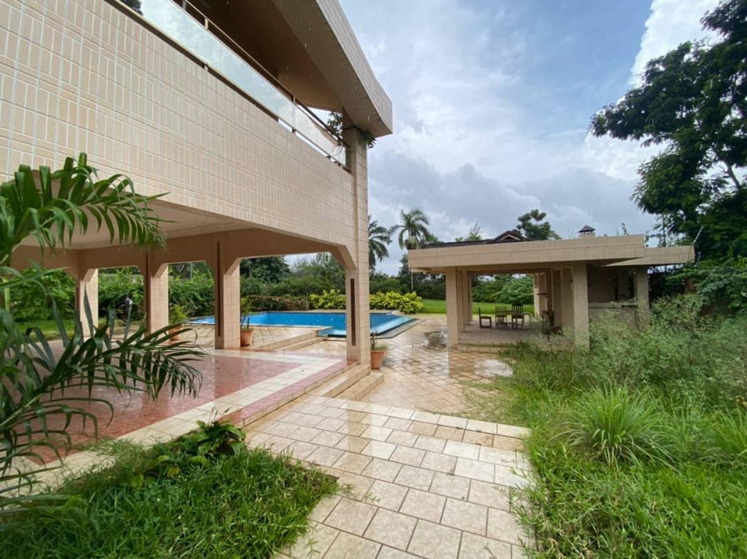 Vente d'une Maison / Villa de 13 pièce(s) à 3.000.000.000 FCFA : Abidjan-Cocody-Riviera (Rivera golf 4 )