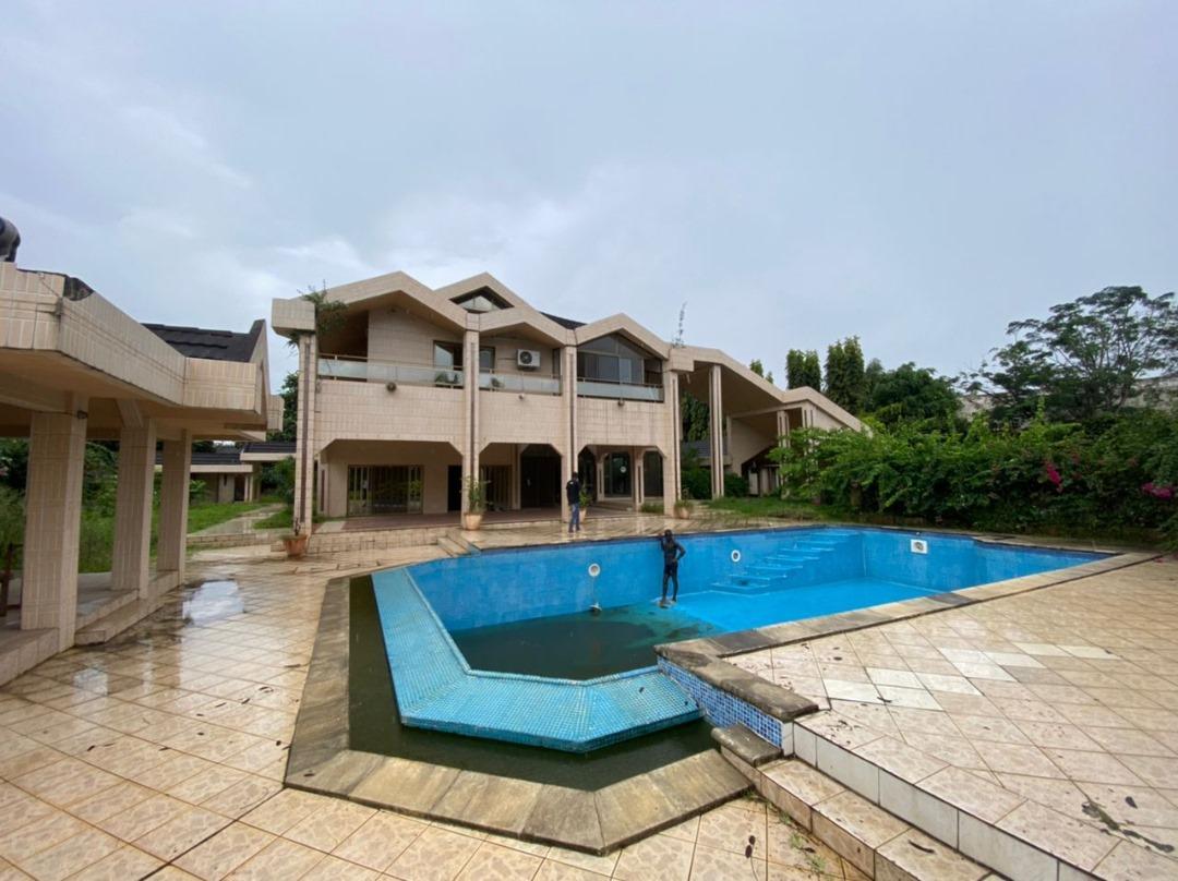 Vente d'une Maison / Villa de 13 pièce(s) à 3.000.000.000 FCFA : Abidjan-Cocody-Riviera (Rivera golf 4 )