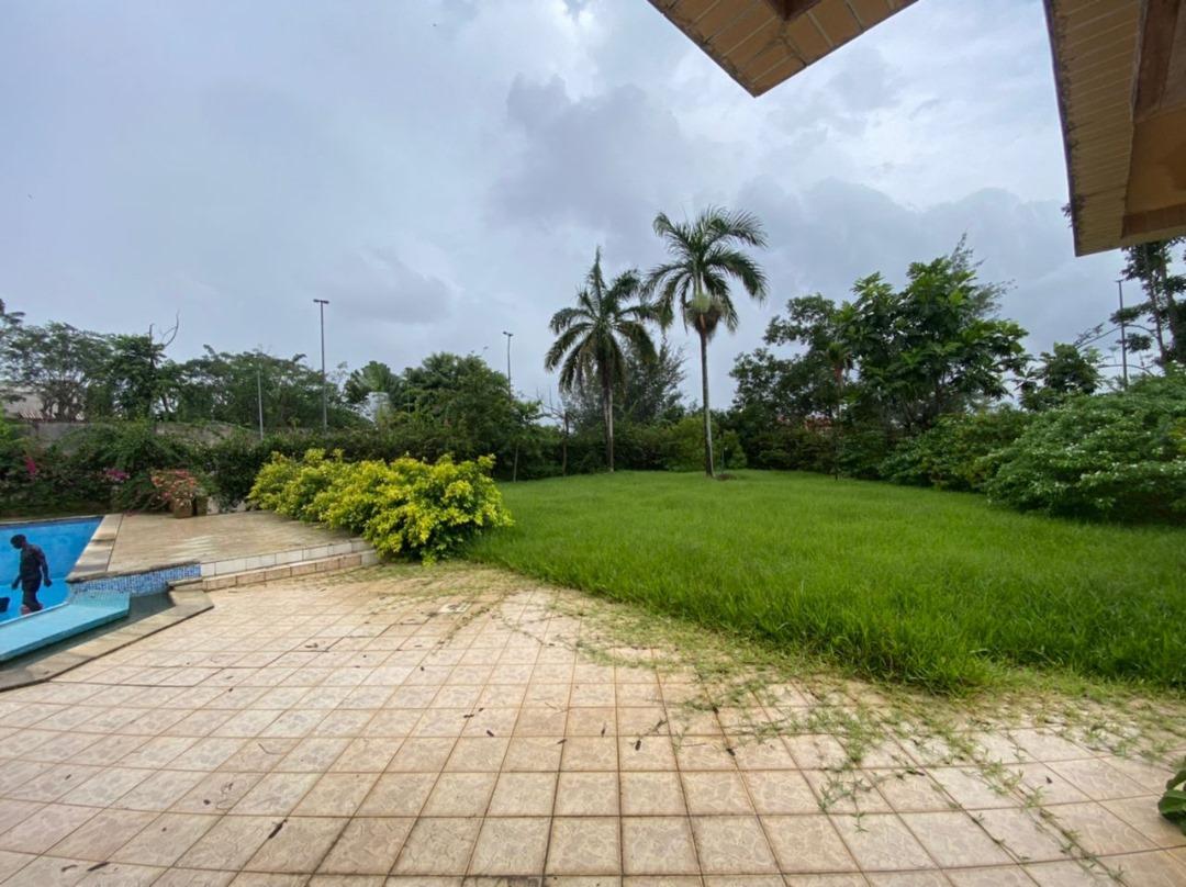 Vente d'une Maison / Villa de 13 pièce(s) à 3.000.000.000 FCFA : Abidjan-Cocody-Riviera (Rivera golf 4 )