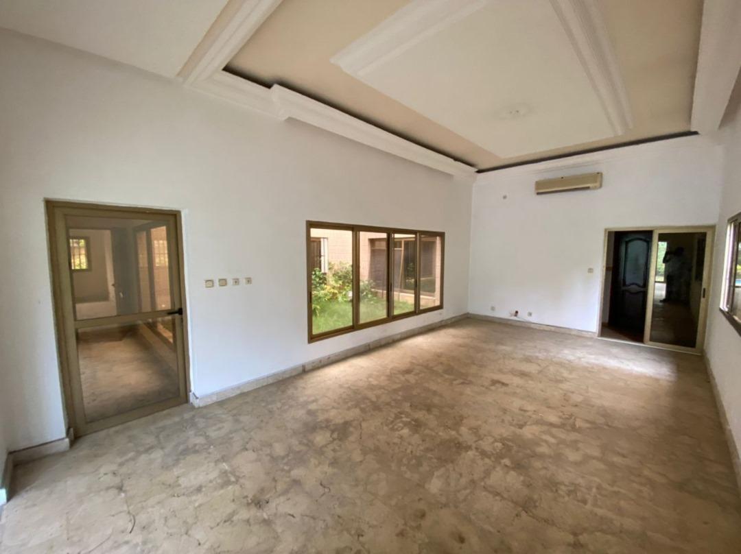 Vente d'une Maison / Villa de 13 pièce(s) à 3.000.000.000 FCFA : Abidjan-Cocody-Riviera (Rivera golf 4 )