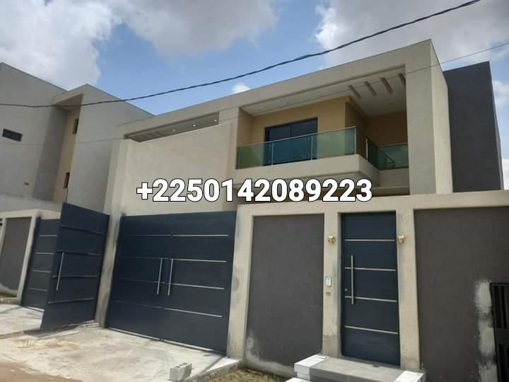 Vente d'une Maison / Villa de 7 pièce(s) à 200.000.000 FCFA : Abidjan-Cocody-Angré (Angré nouveau chu )