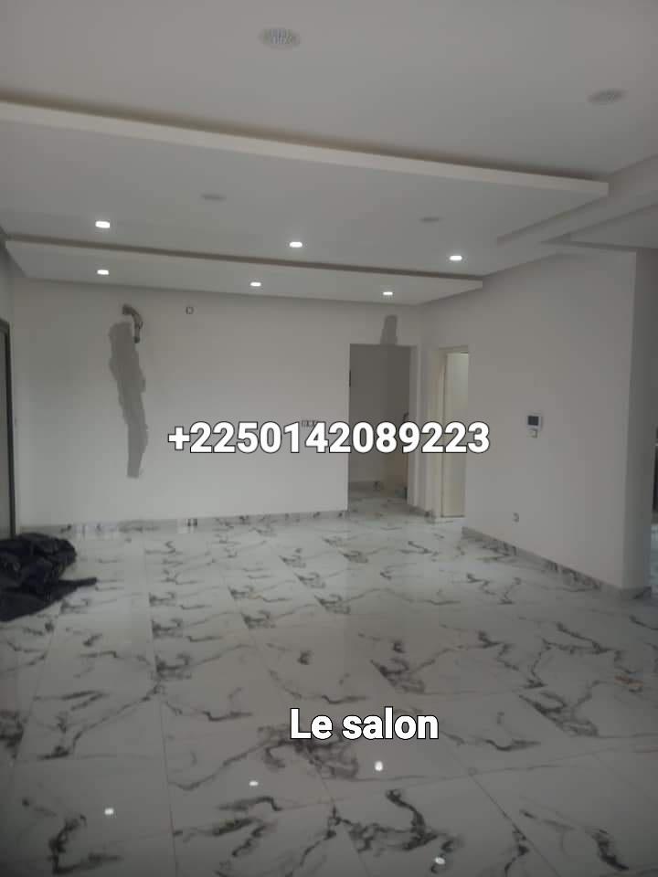 Vente d'une Maison / Villa de 7 pièce(s) à 200.000.000 FCFA : Abidjan-Cocody-Angré (Angré nouveau chu )