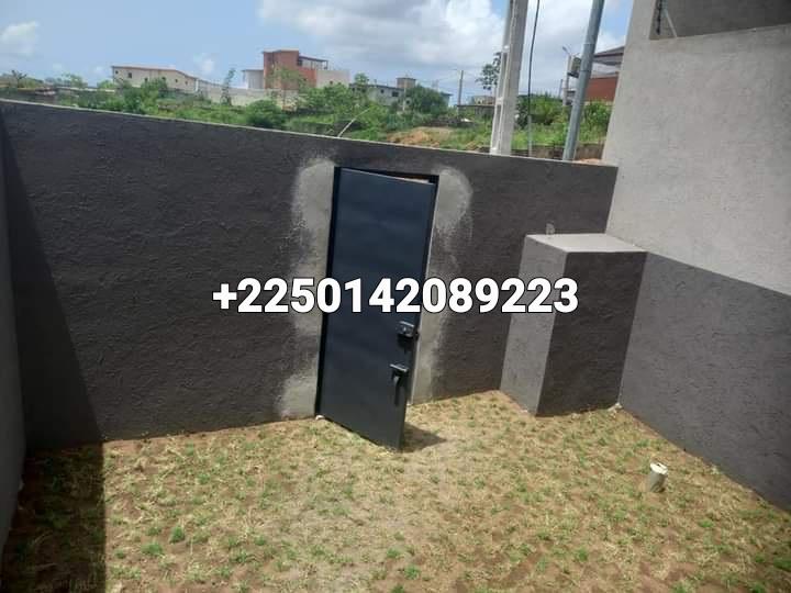 Vente d'une Maison / Villa de 7 pièce(s) à 200.000.000 FCFA : Abidjan-Cocody-Angré (Angré nouveau chu )