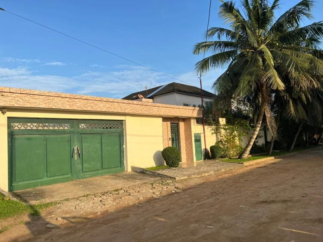 Vente d'une Maison / Villa : Abidjan-Cocody-Riviera (Abatta )