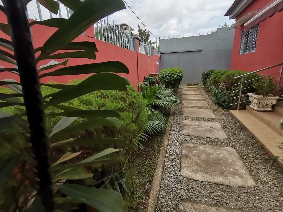 Vente d'une Maison / Villa de 5 pièce(s) à 490.000.000 FCFA : Abidjan-Cocody-Riviera (Abidjan MALLI)