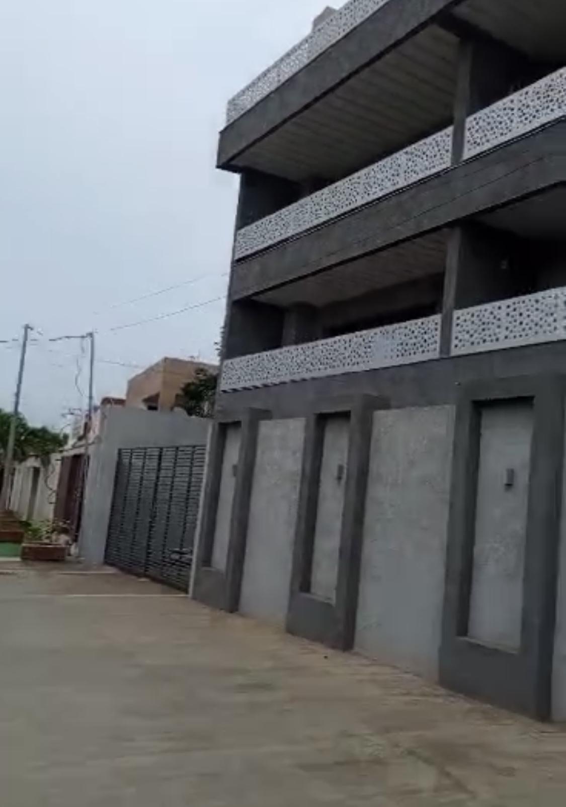 Vente d'un Immeuble à 3.000.000.000 FCFA  : Abidjan-Cocody-2 Plateaux (Cocody vallon )