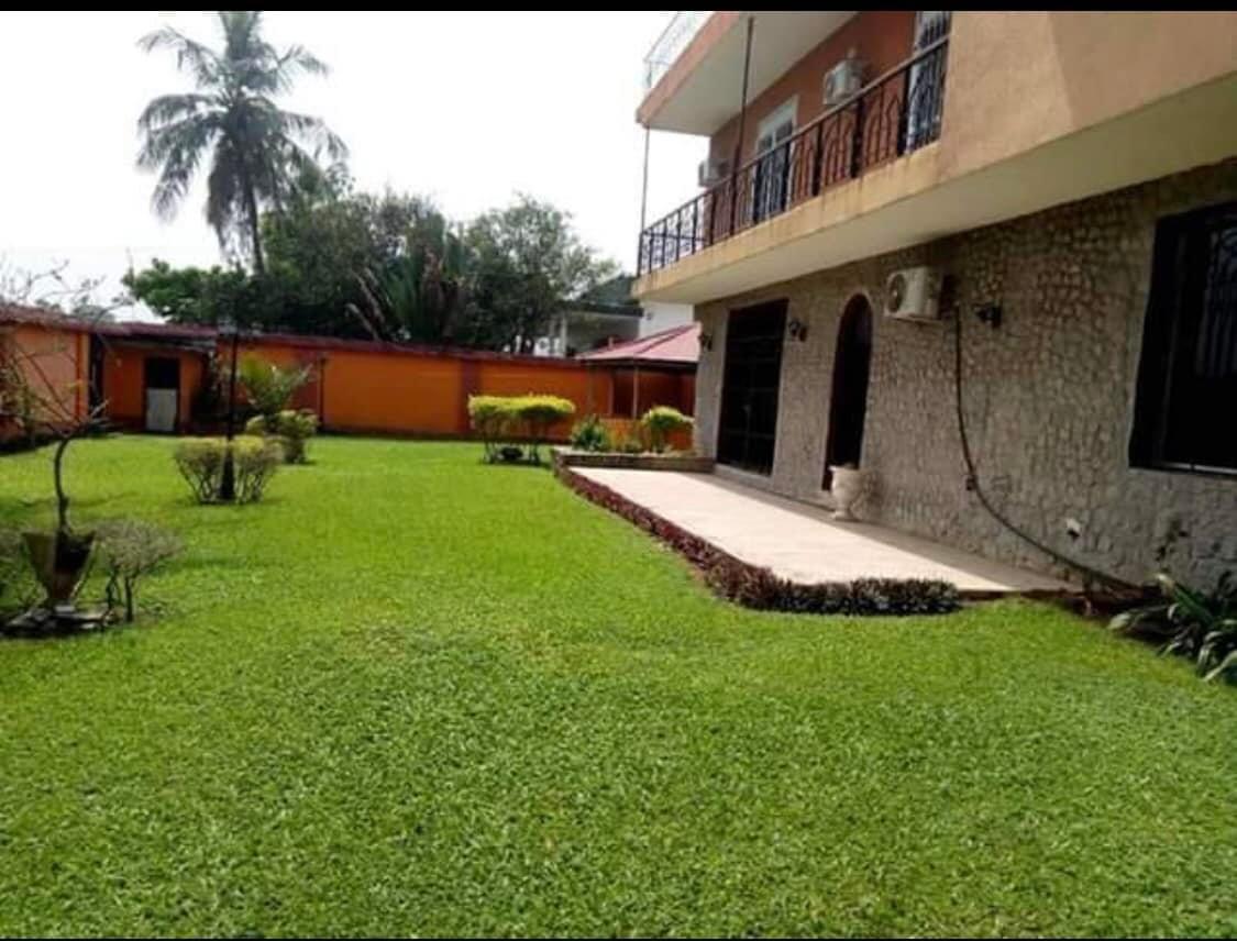 Vente d'une Maison / Villa de 15 pièce(s) à 1.500.000.000 FCFA : Abidjan-Cocody centre (Cocody ambassade )