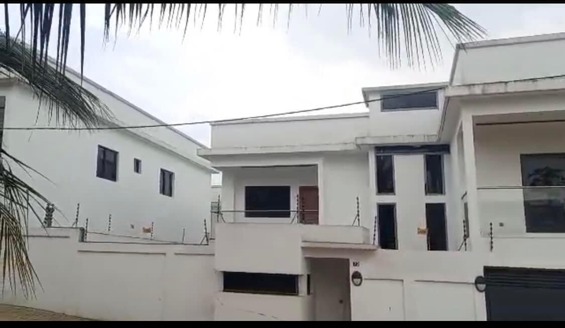 Vente d'une Maison / Villa : Abidjan-Cocody-Angré (Angre Besikoi)