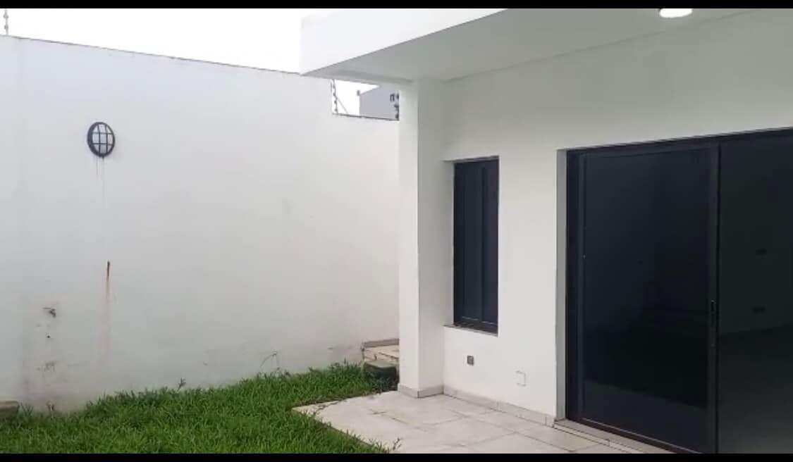 Vente d'une Maison / Villa de 6 pièce(s) à 250.000.000 FCFA : Abidjan-Cocody-Angré (Angre Besikoi)