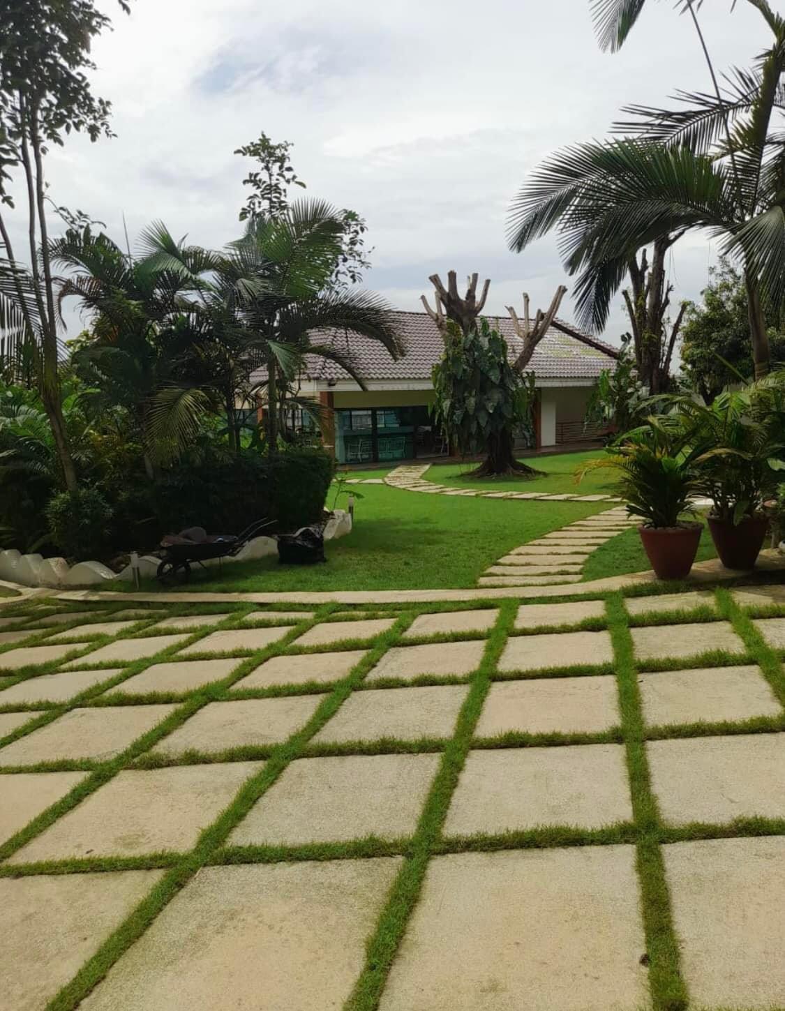 Vente d'une Maison / Villa de 14 pièce(s) à 3.500.000.000 FCFA : Abidjan-Cocody-Riviera (Rivera golf 4)