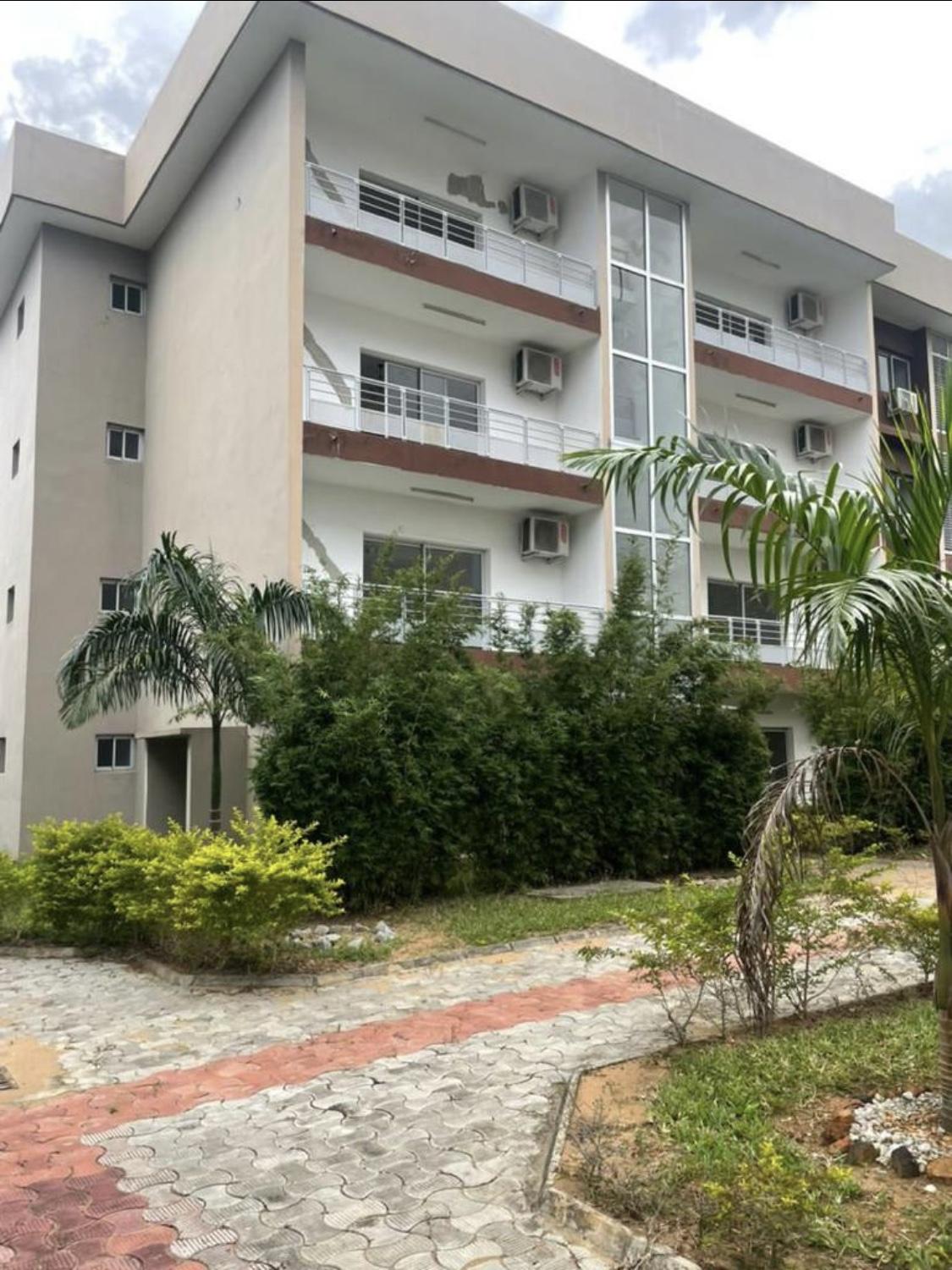 Vente d'une Maison / Villa de 96 pièce(s) à 1.300.000.000 FCFA : Abidjan-Cocody-Riviera (Rivera 3)