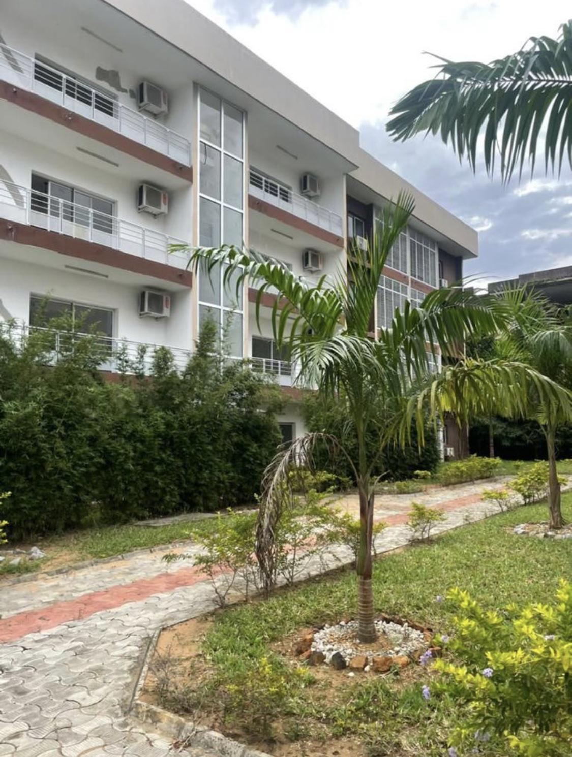 Vente d'une Maison / Villa de 96 pièce(s) à 1.300.000.000 FCFA : Abidjan-Cocody-Riviera (Rivera 3)